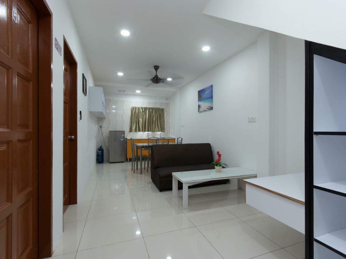 Oyo 44011 Weng Bee Guest House Kota Kinabalu Exterior photo